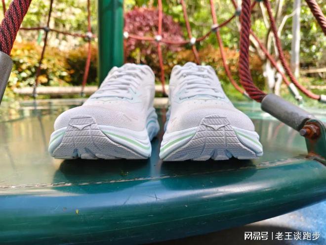 10：恰到好处的卓越跑鞋HOKA CLIFTON(图4)