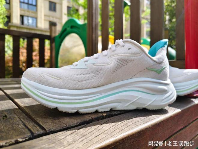 10：恰到好处的卓越跑鞋HOKA CLIFTON(图21)