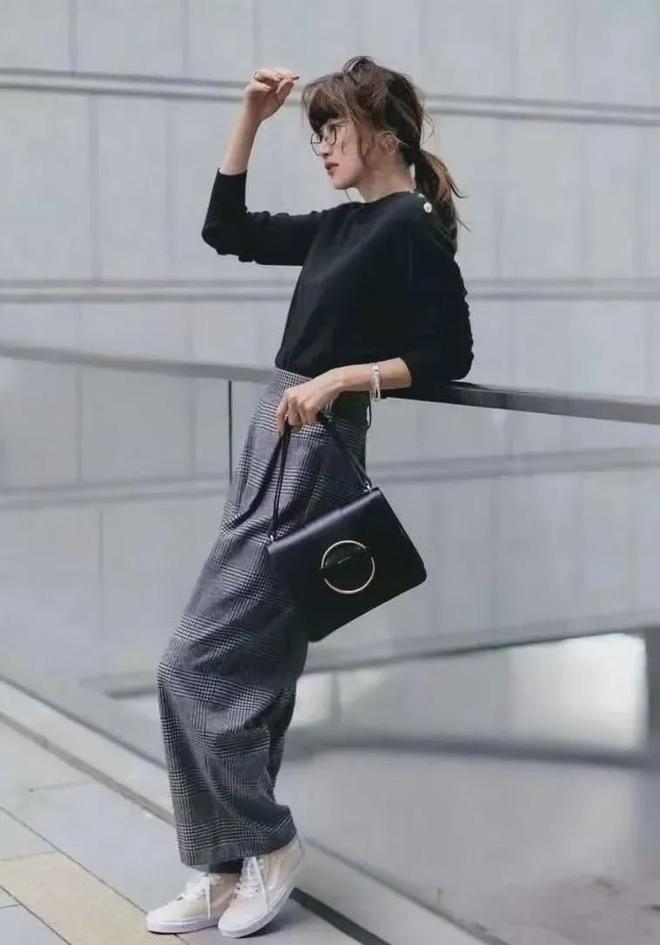 ”时尚又显瘦的穿搭推荐！今秋流行“毛衣+直筒裤(图7)